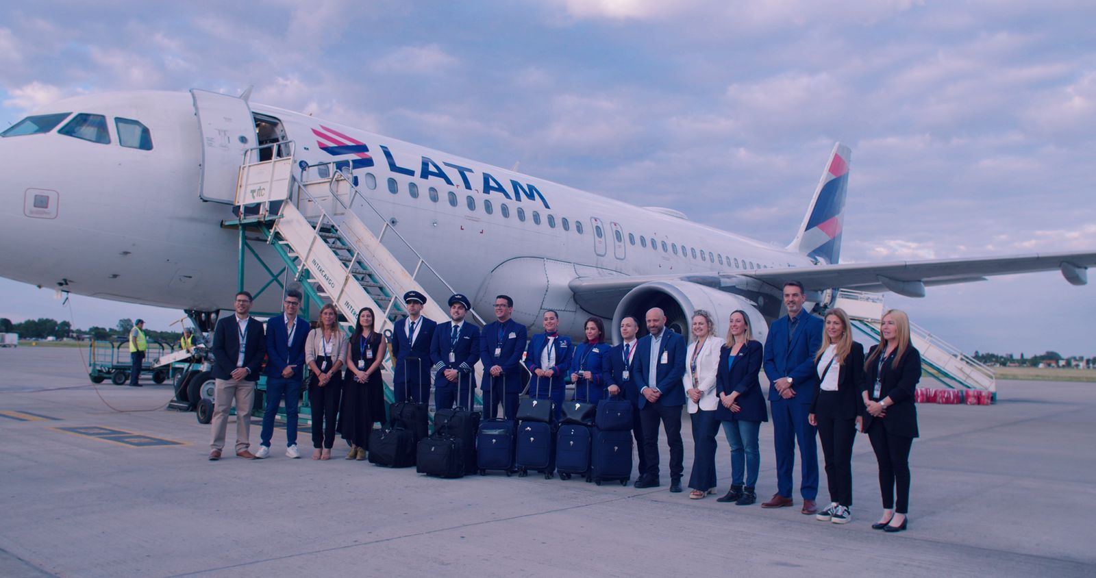  ¿Cuántos pasajeros viajaron en el primer vuelo de Latam desde Rosario?